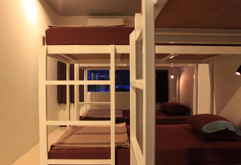 Ananas Phuket Central Hostel 5