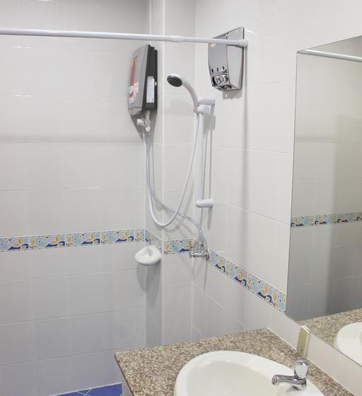 Ananas Phuket Central Hostel 6