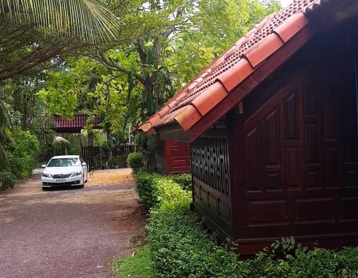 Bed and Breakfast Ruenthai Ampawa