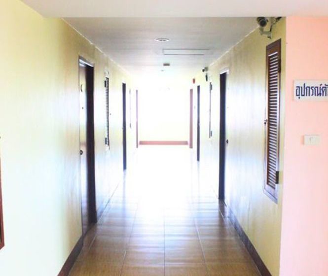 Hotel Ban Bua Resort & 9