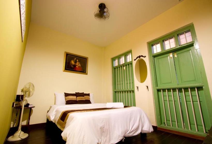 Luang Poj Boutique Hostel 9