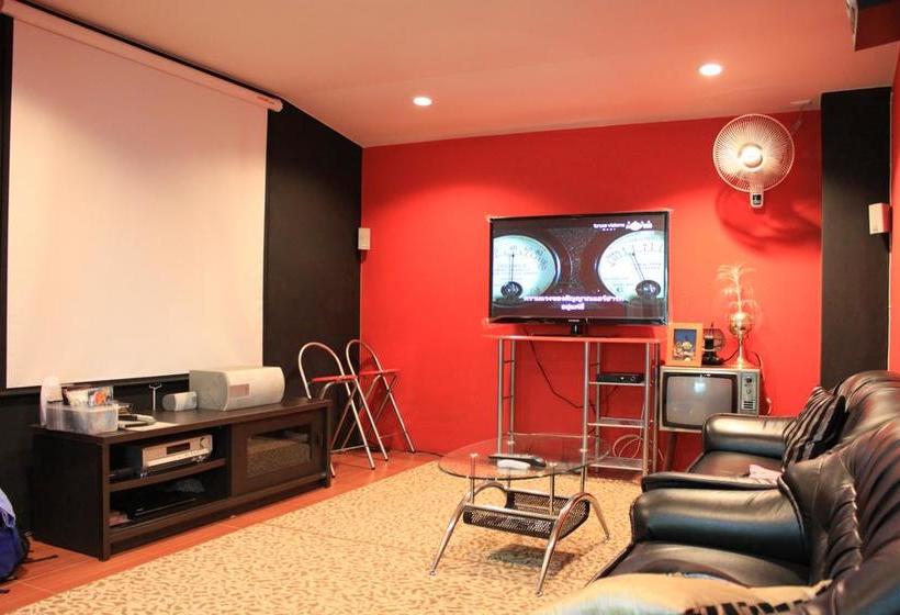 Ananas Phuket Hostel 10