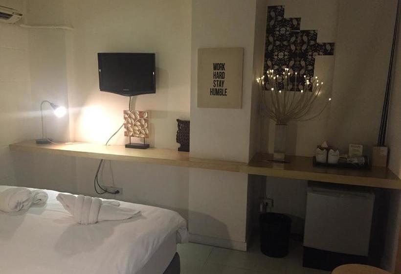 Escape At Sathorn Terrace: Boutique Bed And Breakfast 11