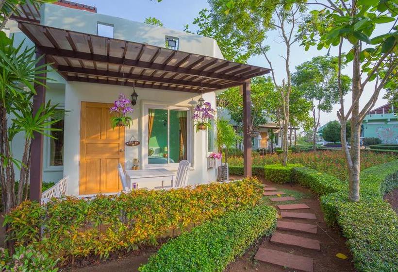 Villa Reina Resort 12