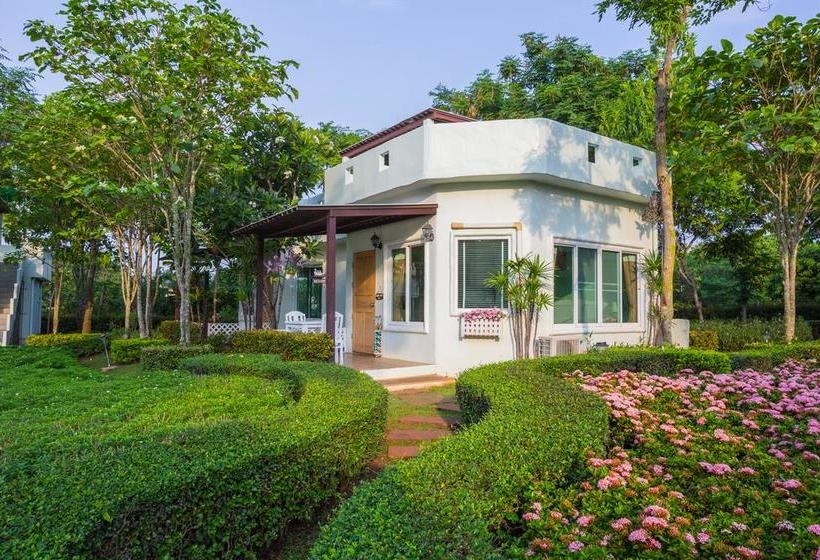 Villa Reina Resort 13