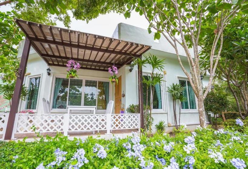 Villa Reina Resort 18