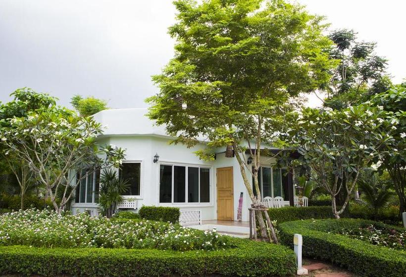 Villa Reina Resort 2