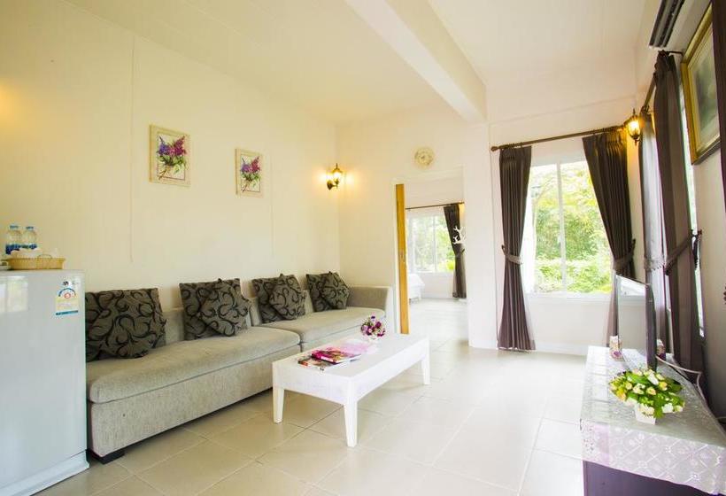 Villa Reina Resort 6