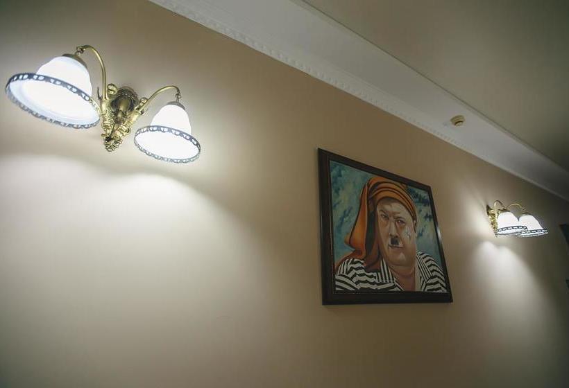 Hotel Kavkazskaya Plennitsa 16