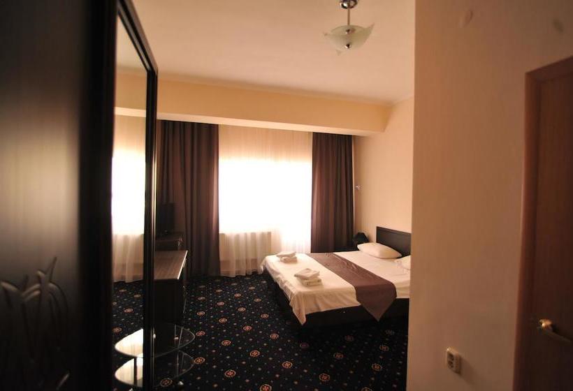 Hotel Maksimus 7