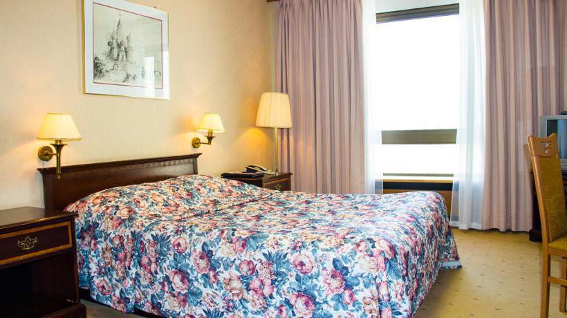 Cosmos Club Hotel 11