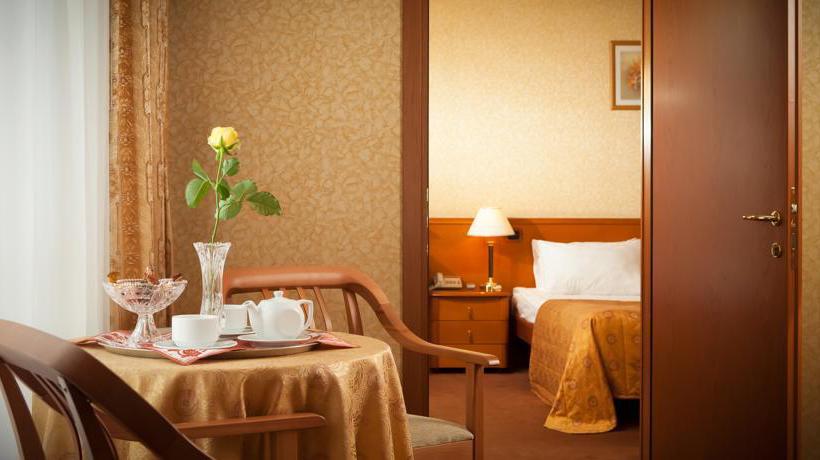 Cosmos Club Hotel 16