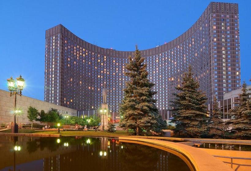 Cosmos Club Hotel 17