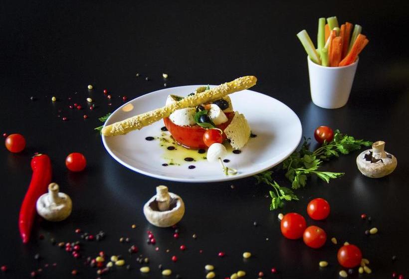 Cosmos Club Hotel 20