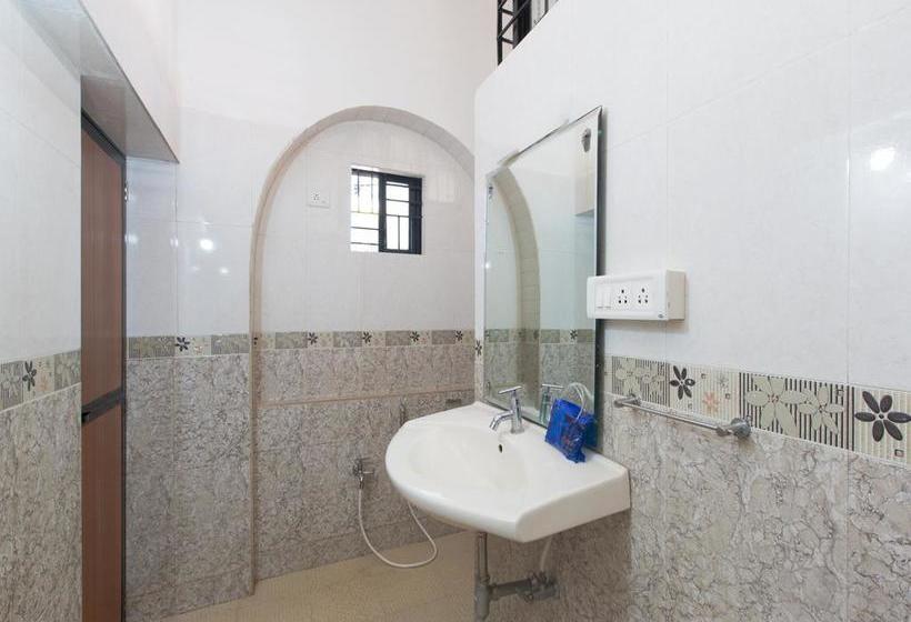 Hotel Oyo Premium Baga Titos Lane 18