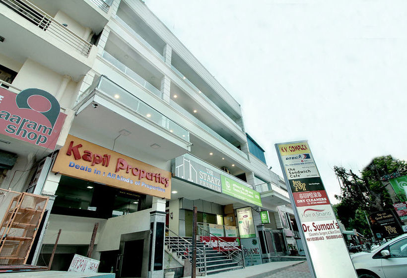 Hotel Staayz Premium 18