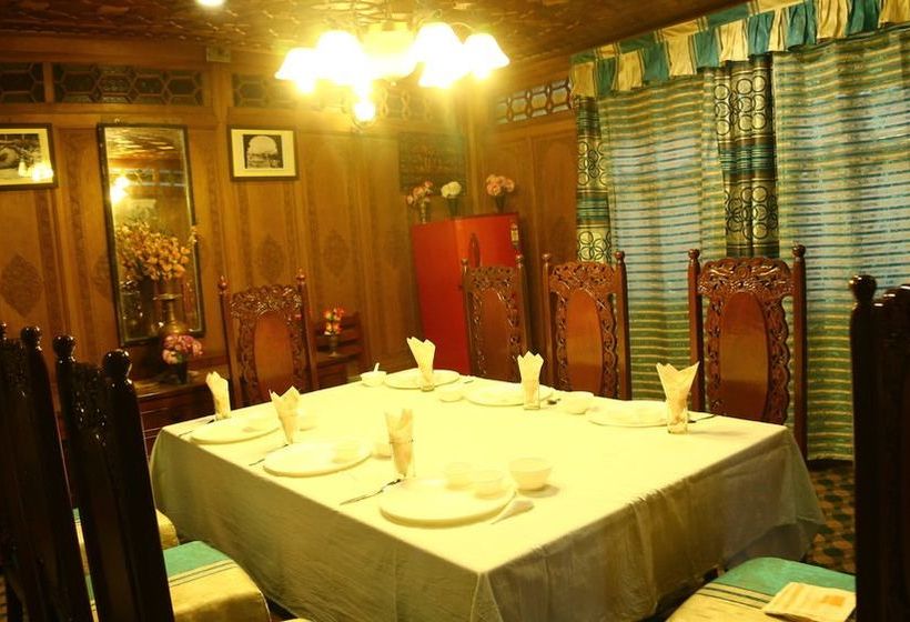 Hotel Aziz Palace Group Of Houseboats 19