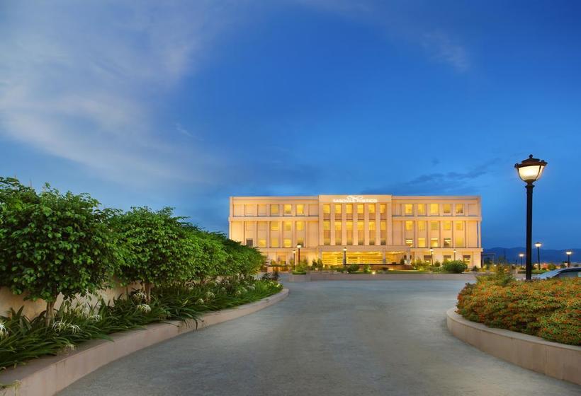 Hotel Seyfert Sarovar Portico