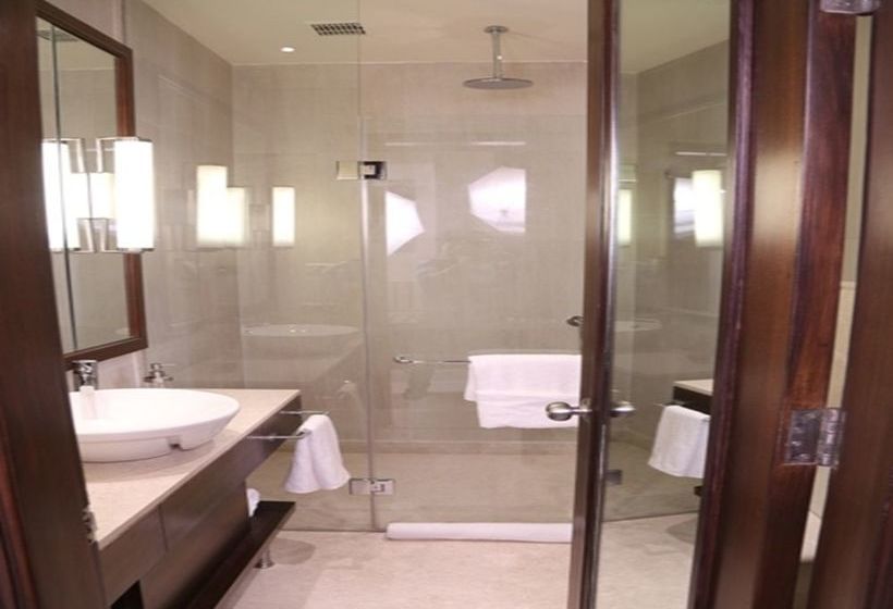 Hotel Seyfert Sarovar Portico 12