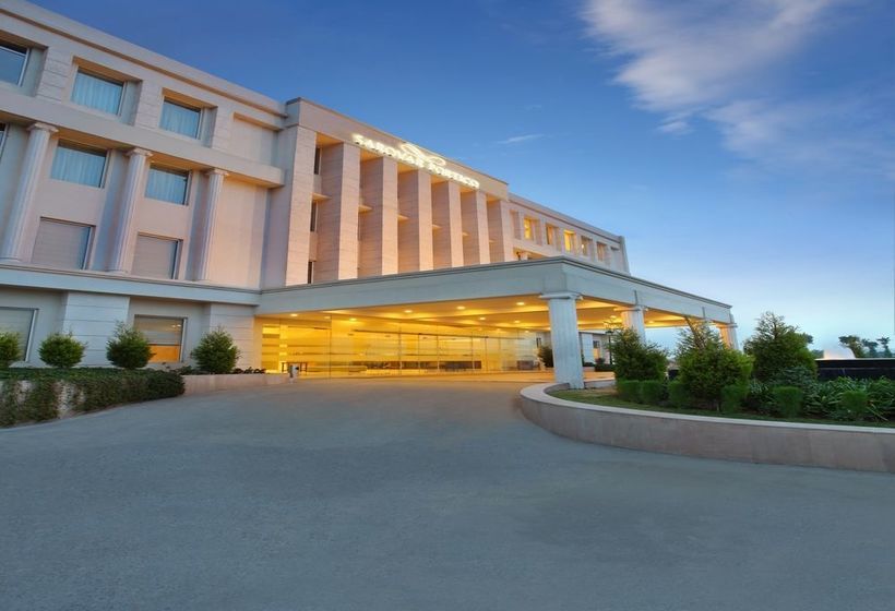 Hotel Seyfert Sarovar Portico 4