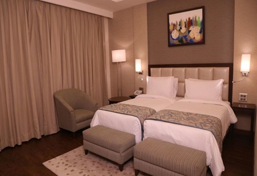 Hotel Seyfert Sarovar Portico 7