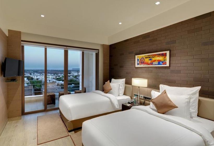 Hotel Grand O7 Suites & Conventions 7