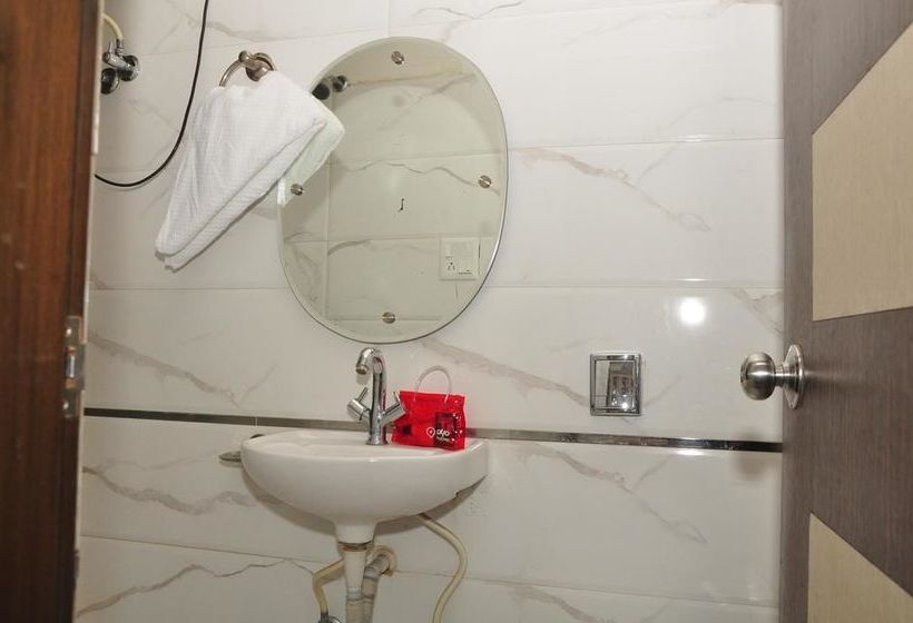 Hotel Oyo Rooms Bus Stand Chowk 17