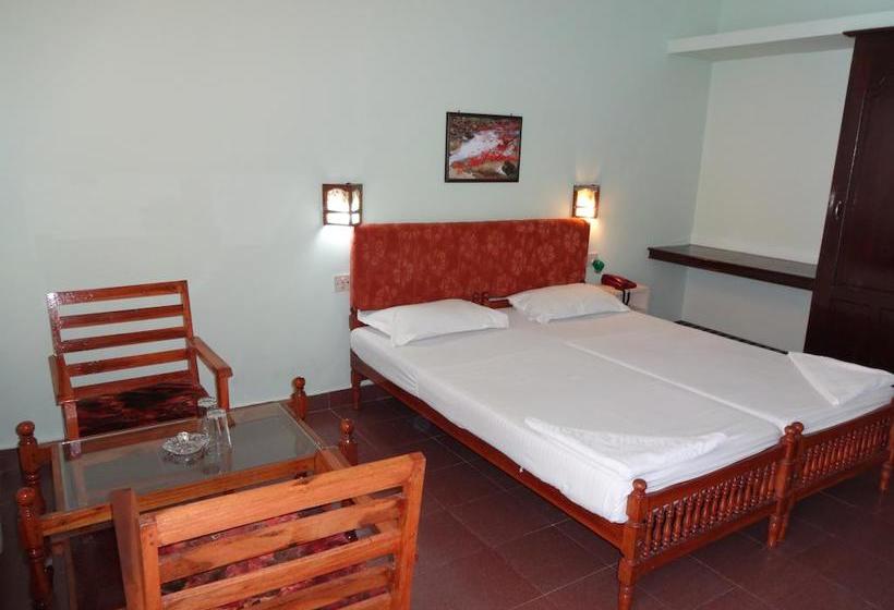 Hotel Thushara 12