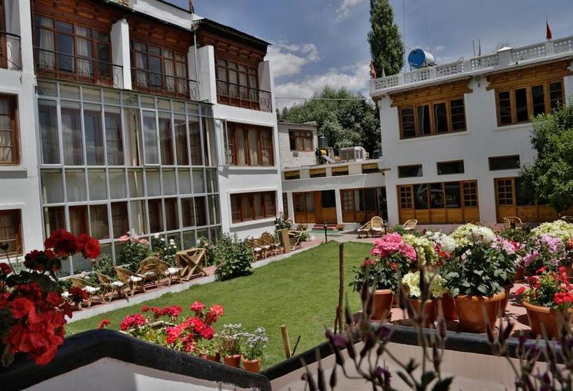 Hotel Omasila Jammu y Cachemira