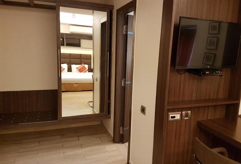 Hotel Arif Castles 10