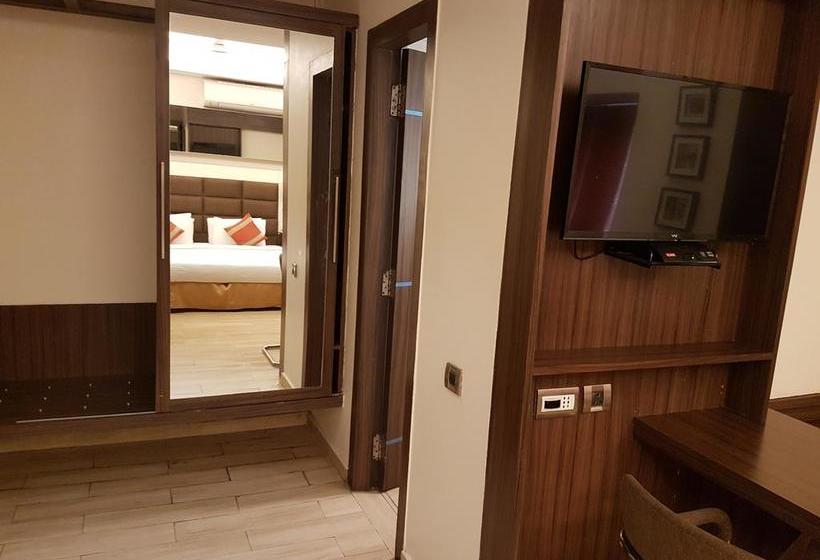 Hotel Arif Castles 11