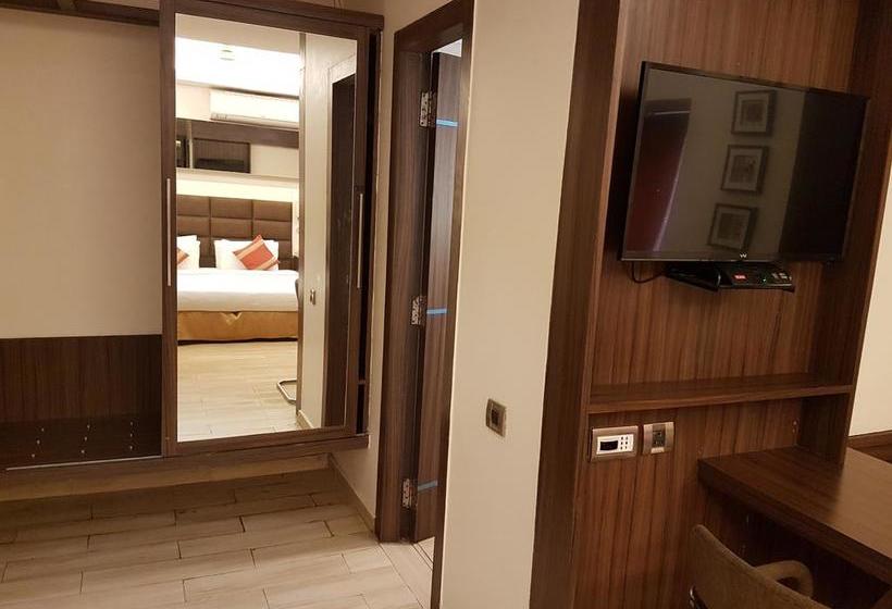 Hotel Arif Castles 12