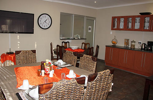 Pension Airport Bed And Breakfast 11