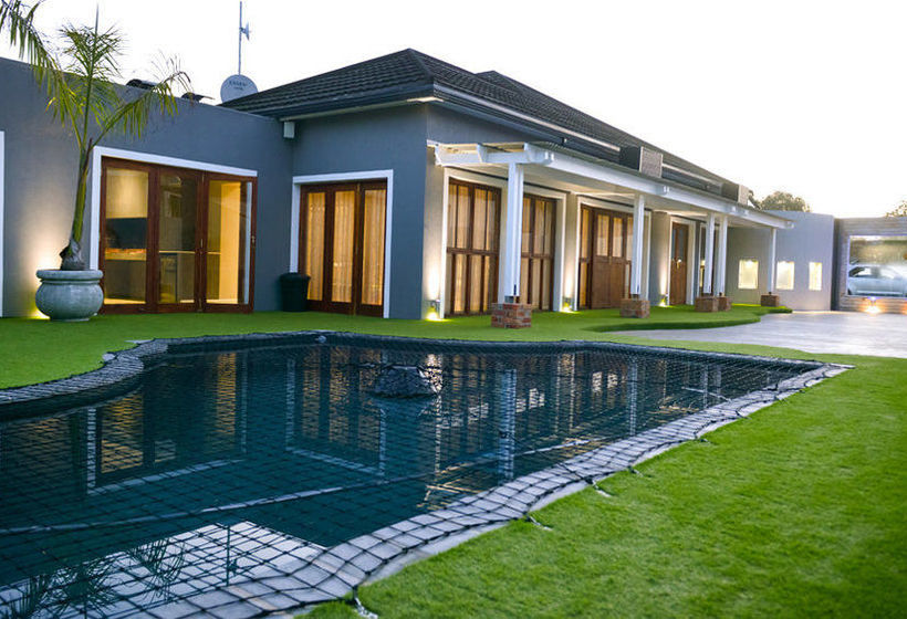 Pension Two Fat Owls Guesthouse