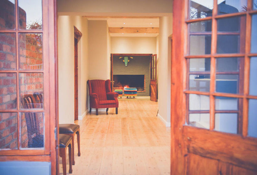 Pension Two Fat Owls Guesthouse 1