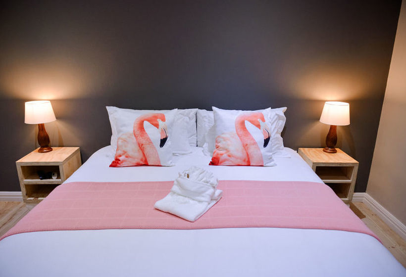 Pension Two Fat Owls Guesthouse 10