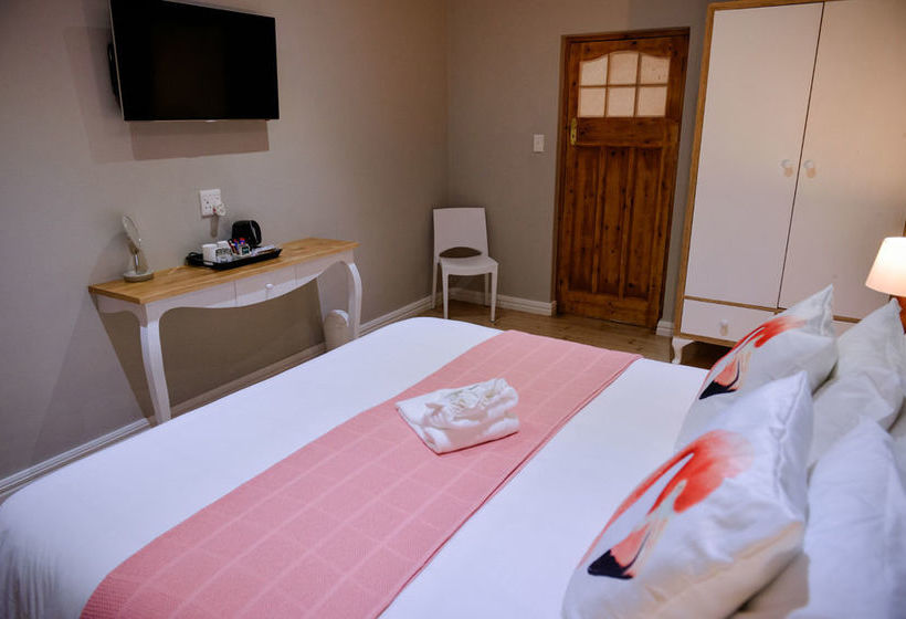 Pension Two Fat Owls Guesthouse 9