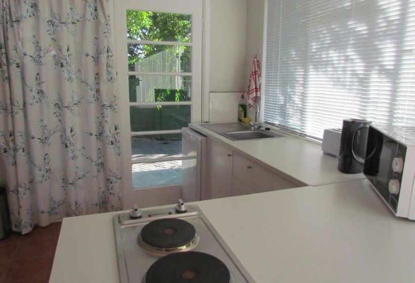 Pension Table View Lodge 12