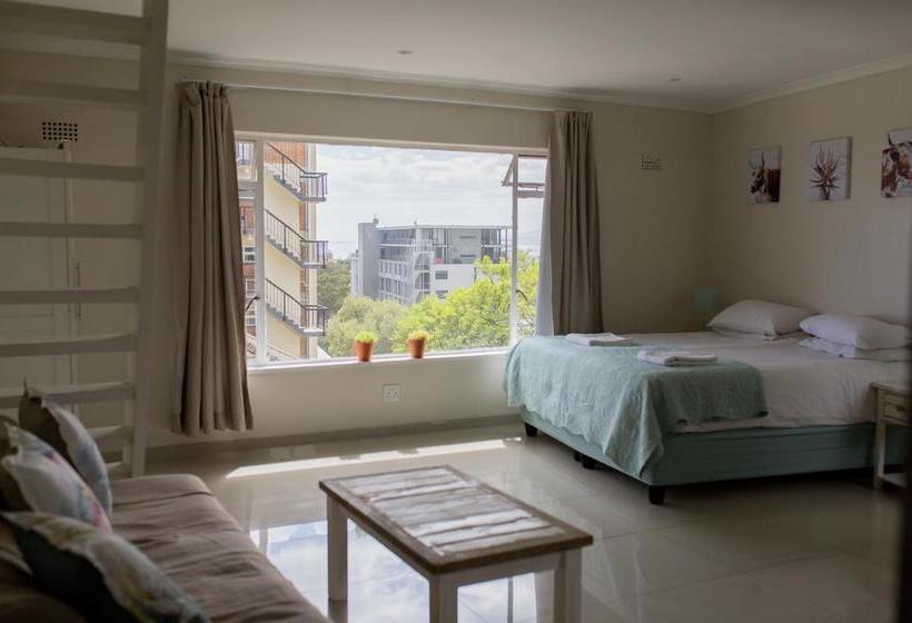 Hotel Atlantic Point Backpackers 4