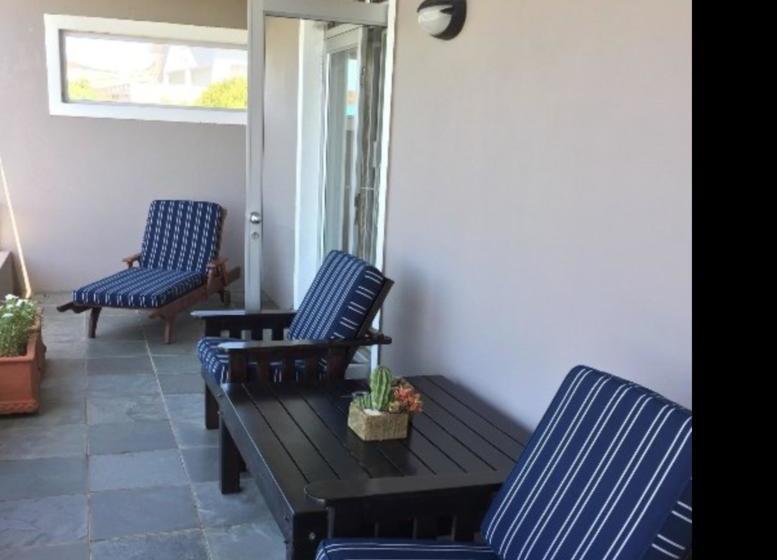 Hotel Moonstruck On Pringle Bay Guesthouse 3