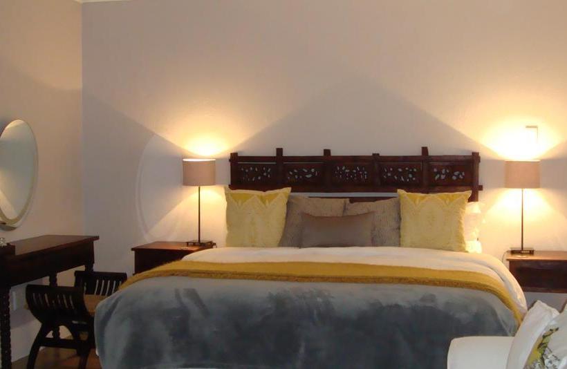 Hotel Moonstruck On Pringle Bay Guesthouse 6