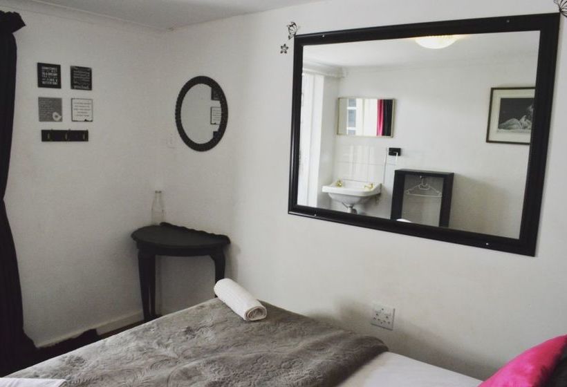 Homebase Melville Hostel 12