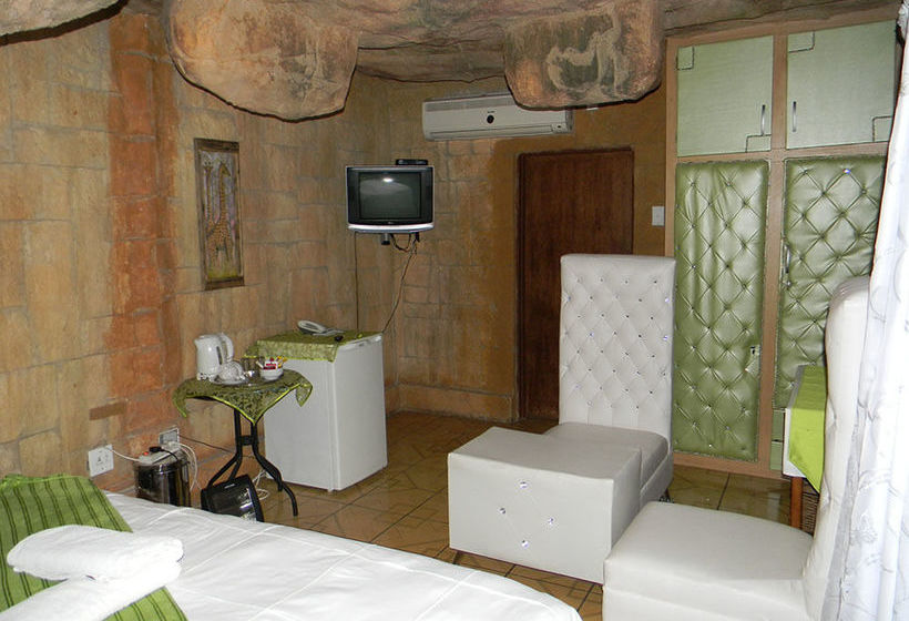 Hotel African Cave Lodge 11