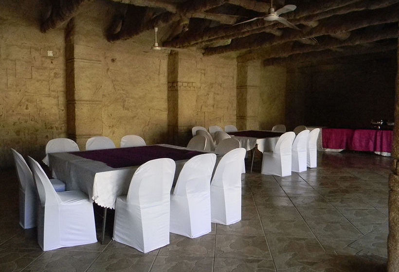 Hotel African Cave Lodge 18