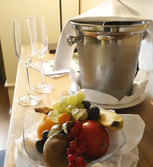 Hotel Weinkastell Zum Weissen Ross 6