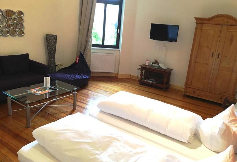 Hotel Heinrichs Bed & Breakfast 1