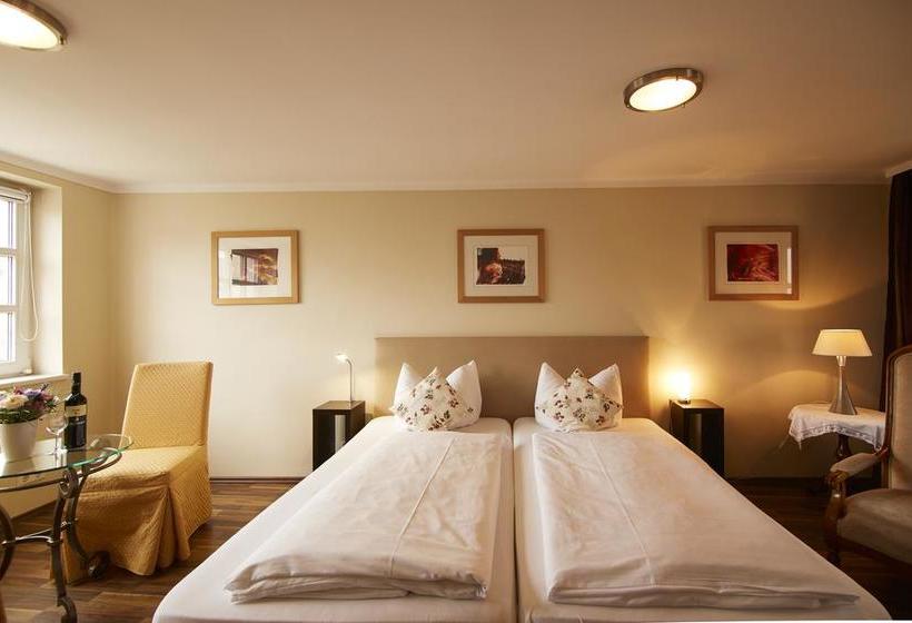 Hotel Heinrichs Bed & Breakfast 18