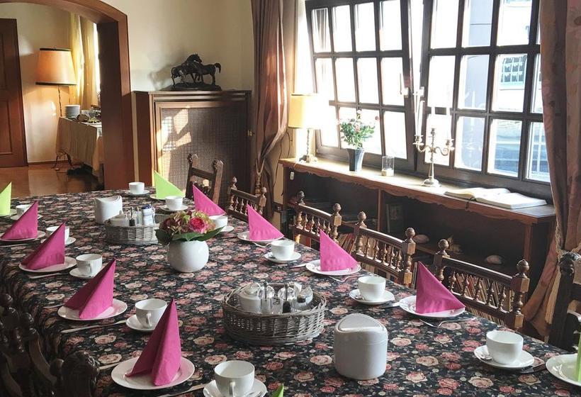 Hotel Heinrichs Bed & Breakfast 2