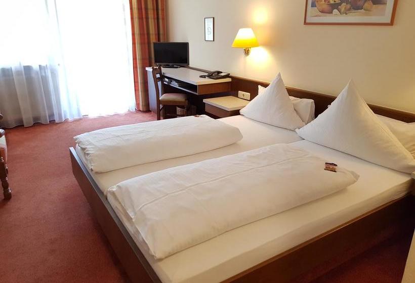 Hotel Landhaus Oberaurach 9