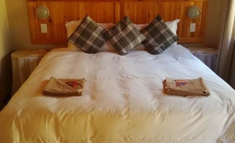 Bed and Breakfast Flintstones Guest House Cape Town 3